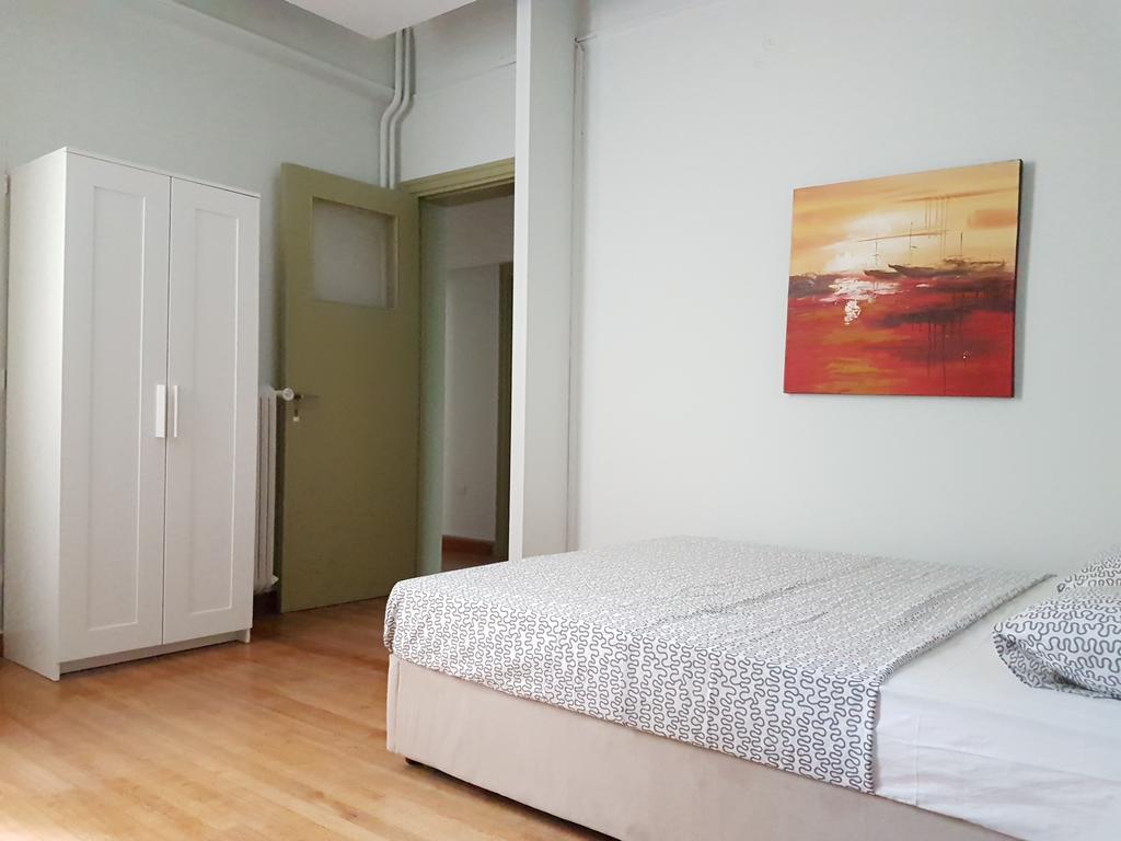 Errathens Pine Red And Taupe - Athens Center Lejlighed Eksteriør billede